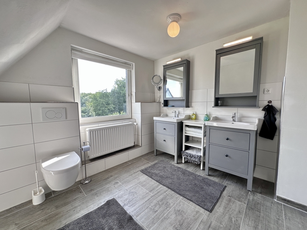 Helles Badezimmer im DG