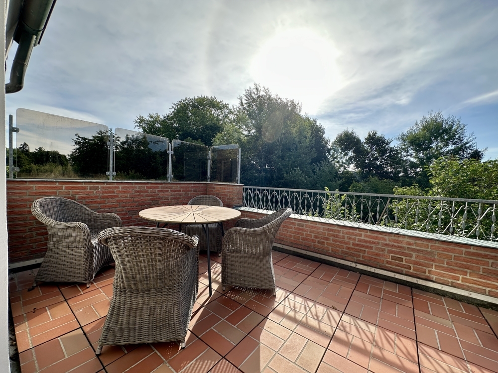 Balkon mit Essplatz