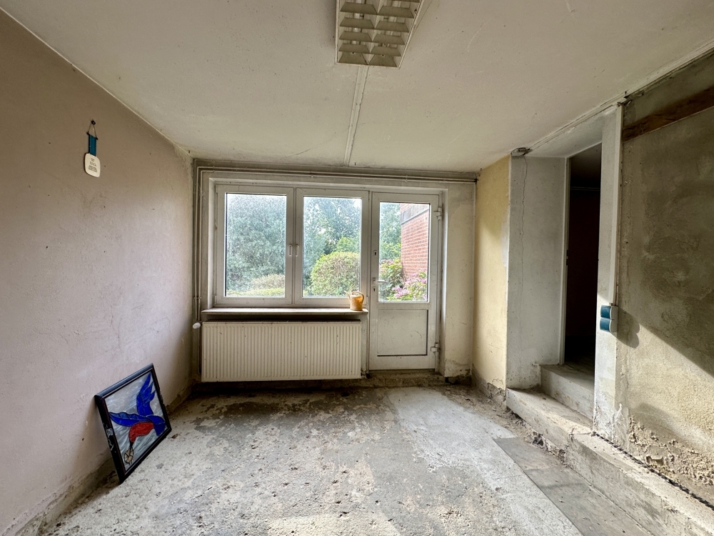 Kellerraum unter der Garage mit Außenzugang