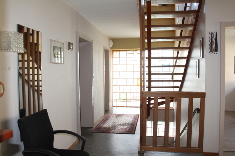 Treppe zum Dachgeschoss u. Keller