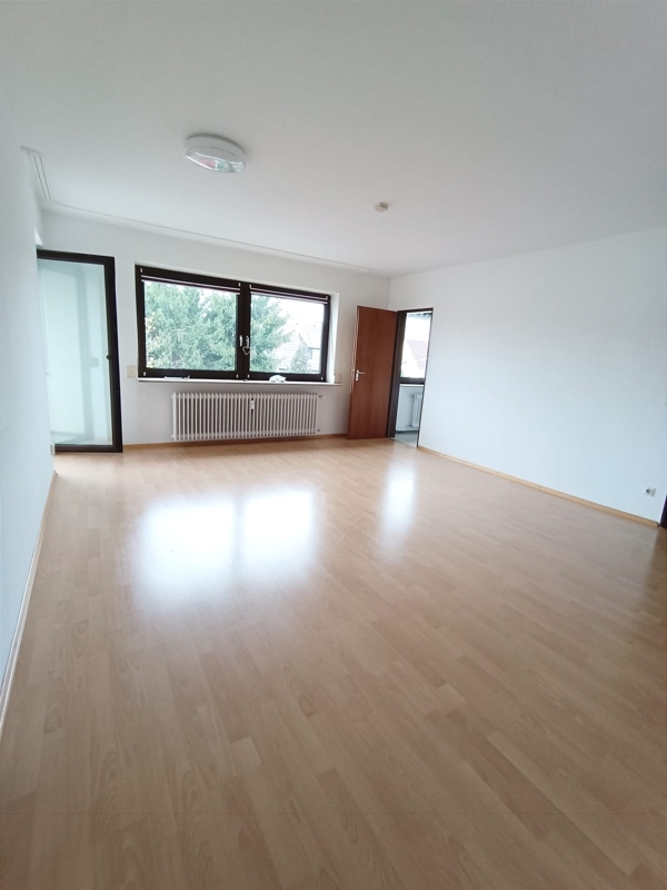 Wohnzimmer mit Zugang Balkon