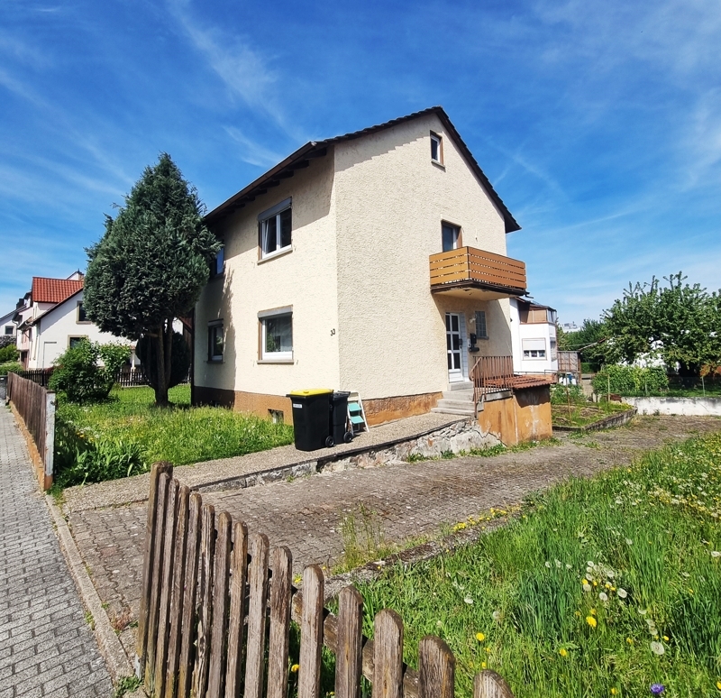 Einfamilienhaus + Hofeinfahrt