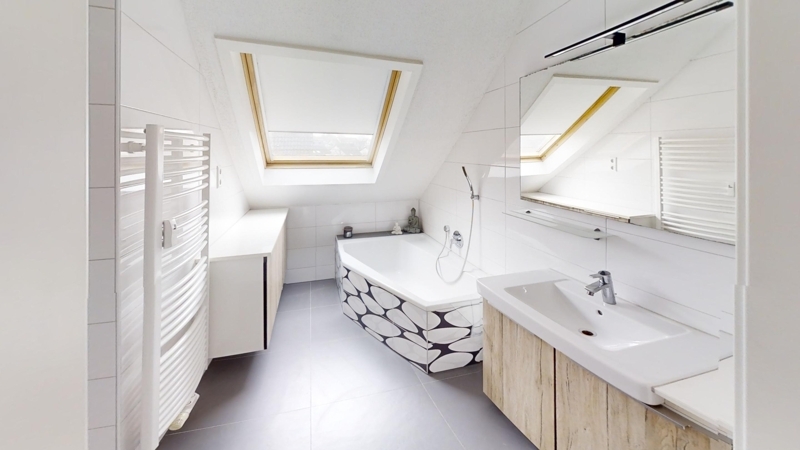 Modernes Badezimmer