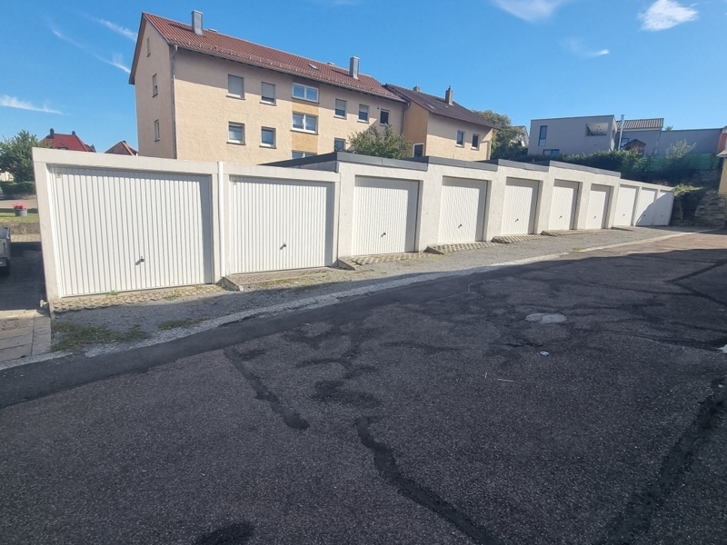 Garagenpark auf dem Platz