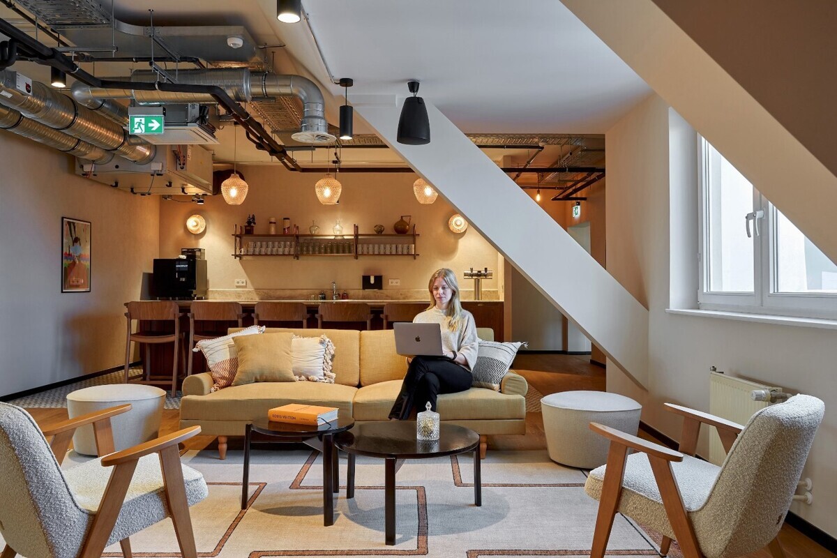 Kreative Breakout-Area mit Teeküche