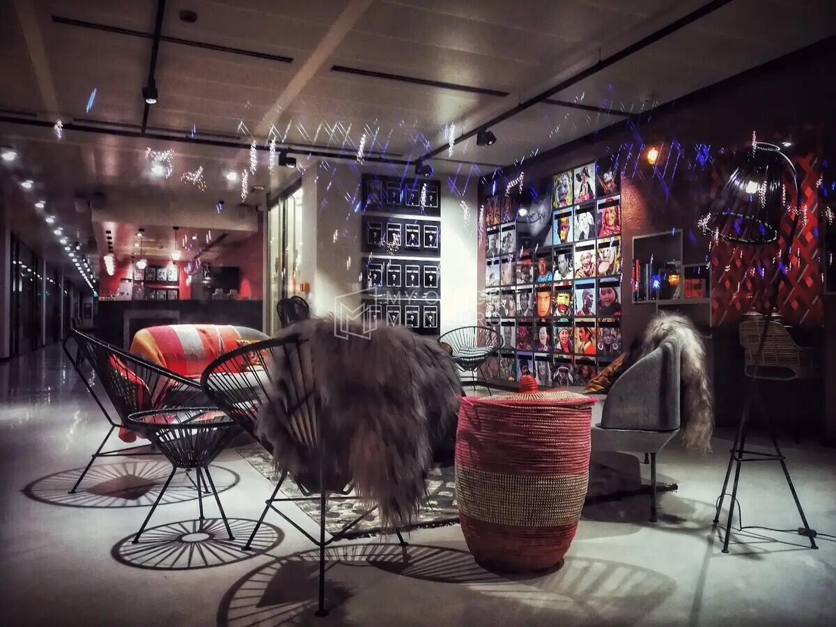 Lounge III