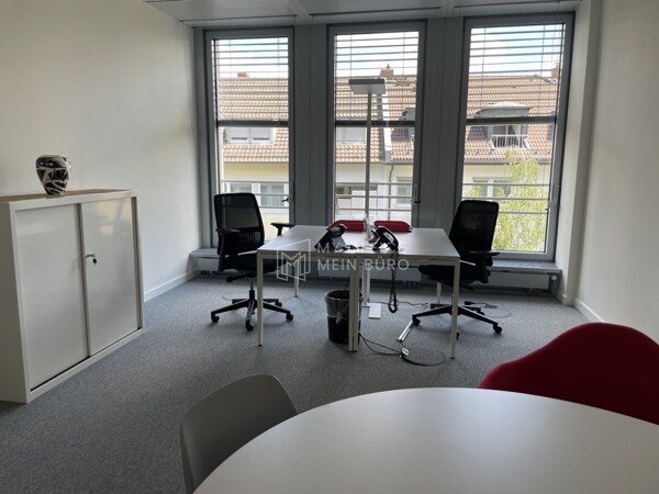 Doppelbüro mit Besprechungsecke
