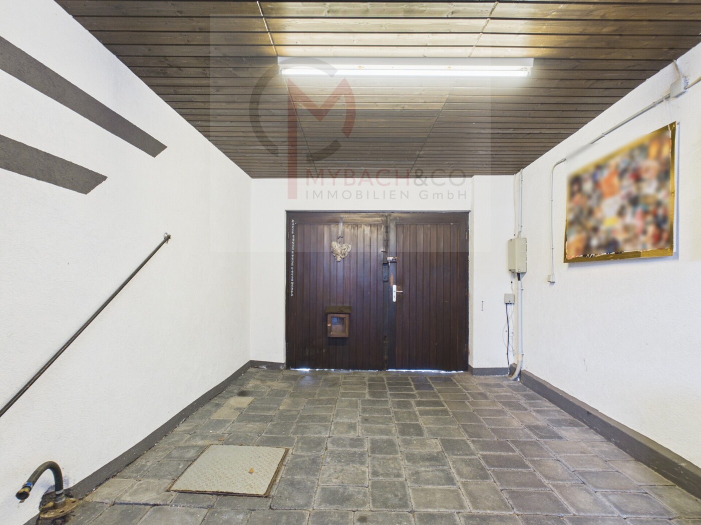 Überdachte Einfahrt