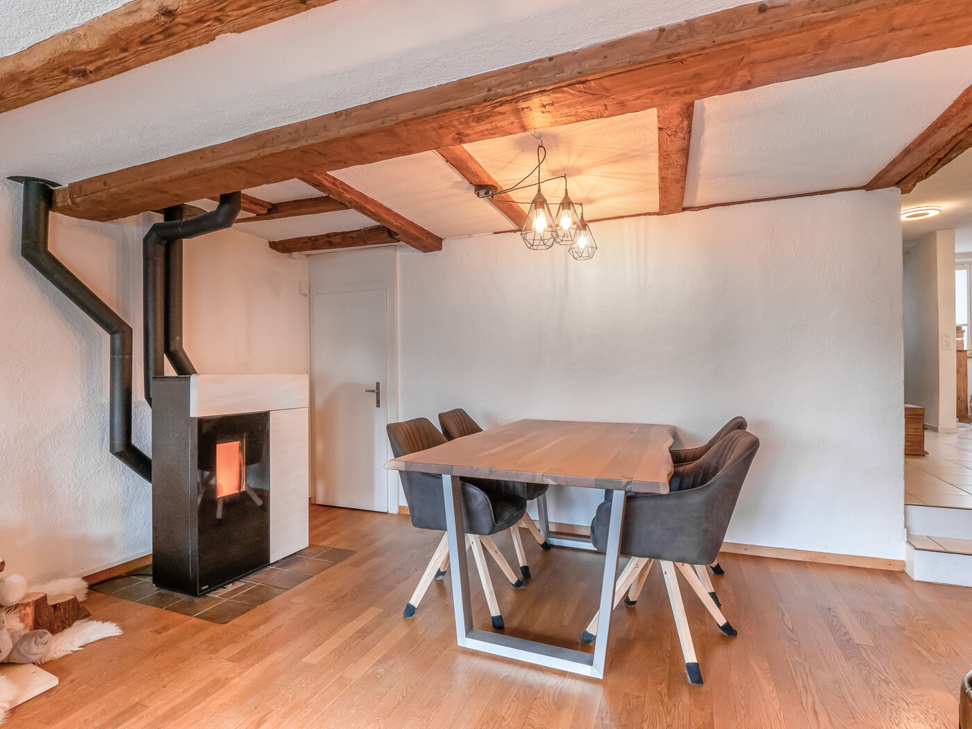 03_148_Wohnzimmer-Ofen_reihenhaus-affoltern