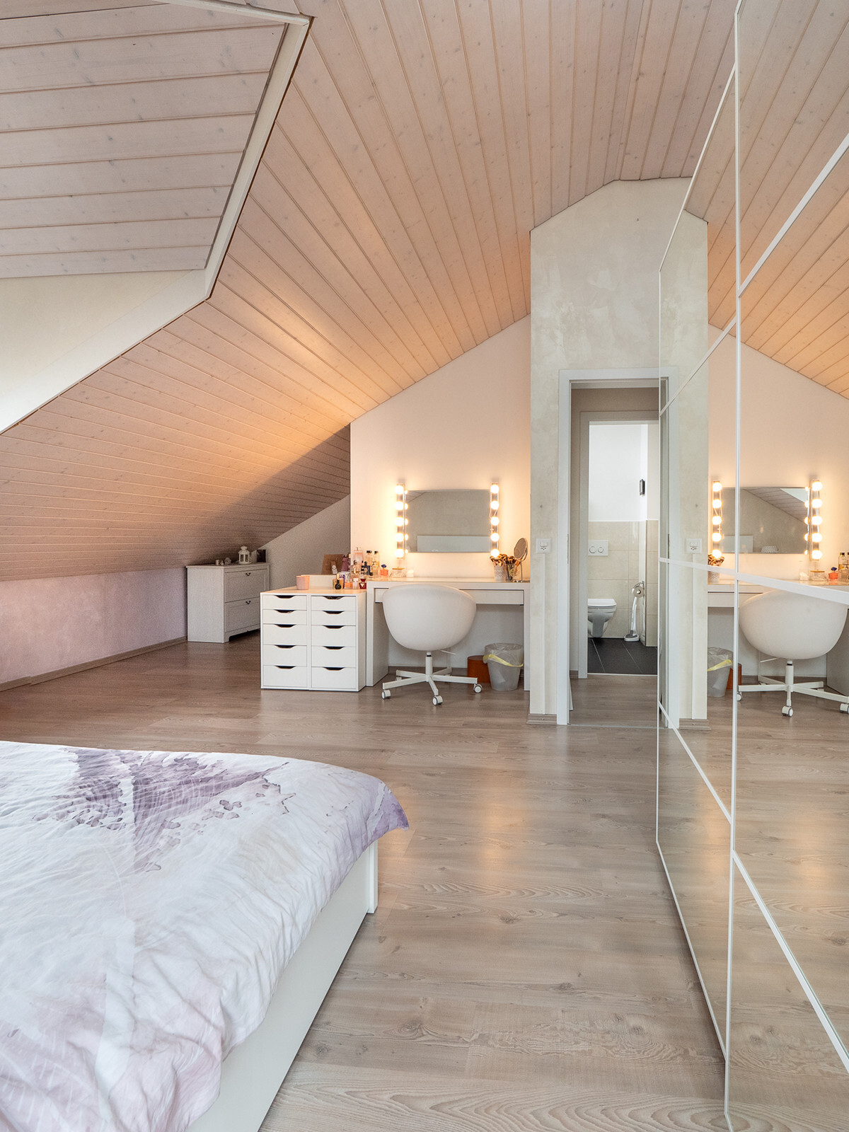 14.394_Kinderzimmer-Bad_Haus_Zufikon