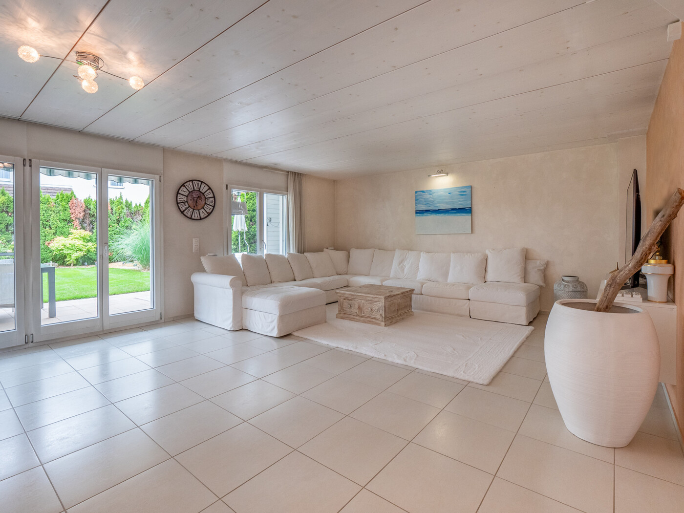 04.157_Wohnzimmer-Gartensicht_Haus_Zufikon