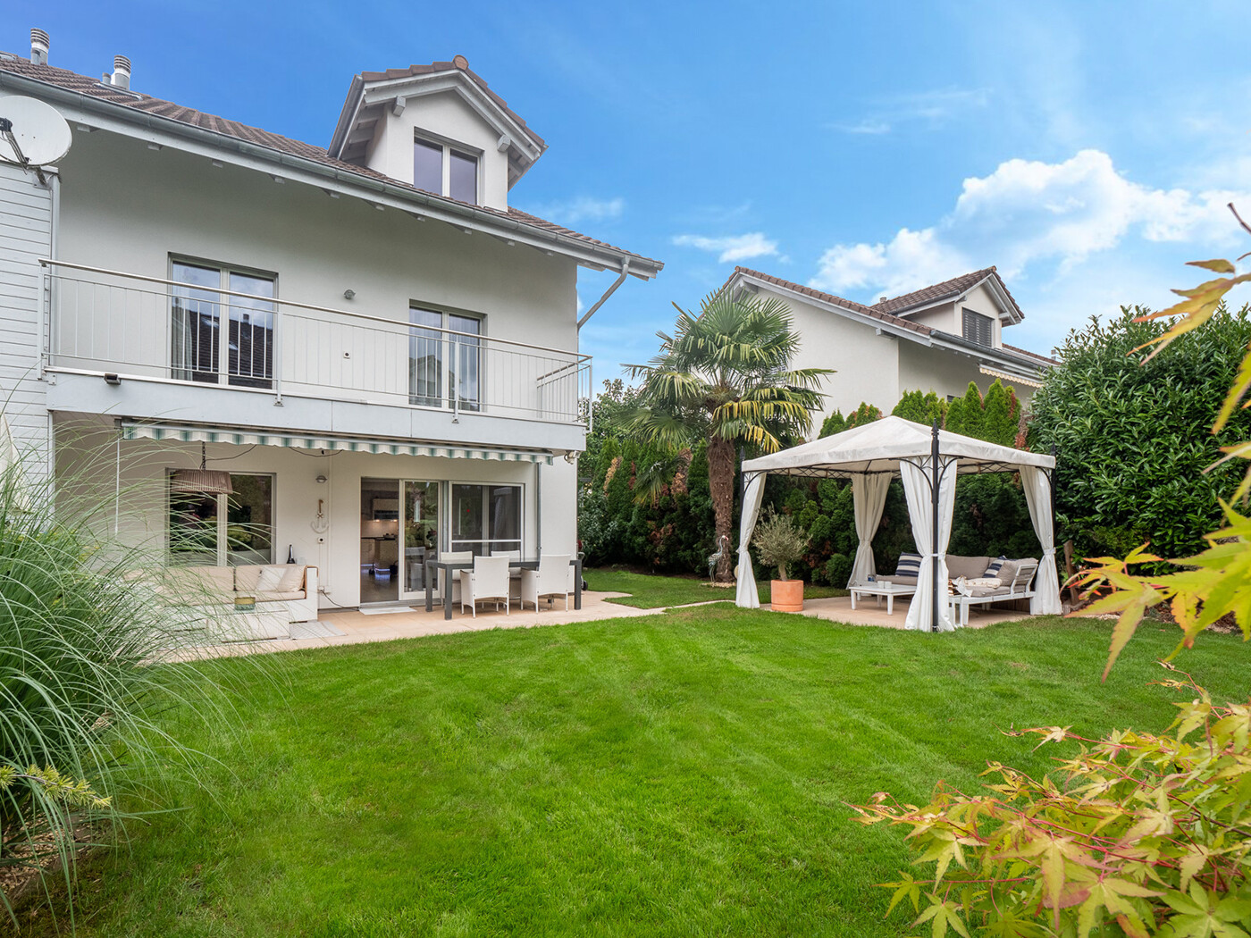 01.433_Aussenansicht_Garten_Haus_Zufikon