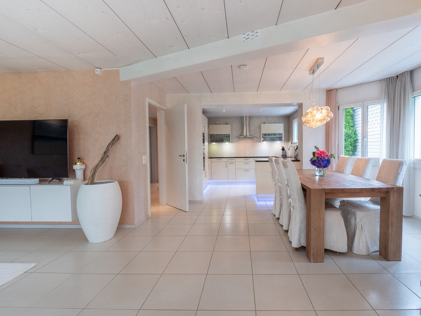 05.169_Wohnzimmer-Kueche_Haus_Zufikon