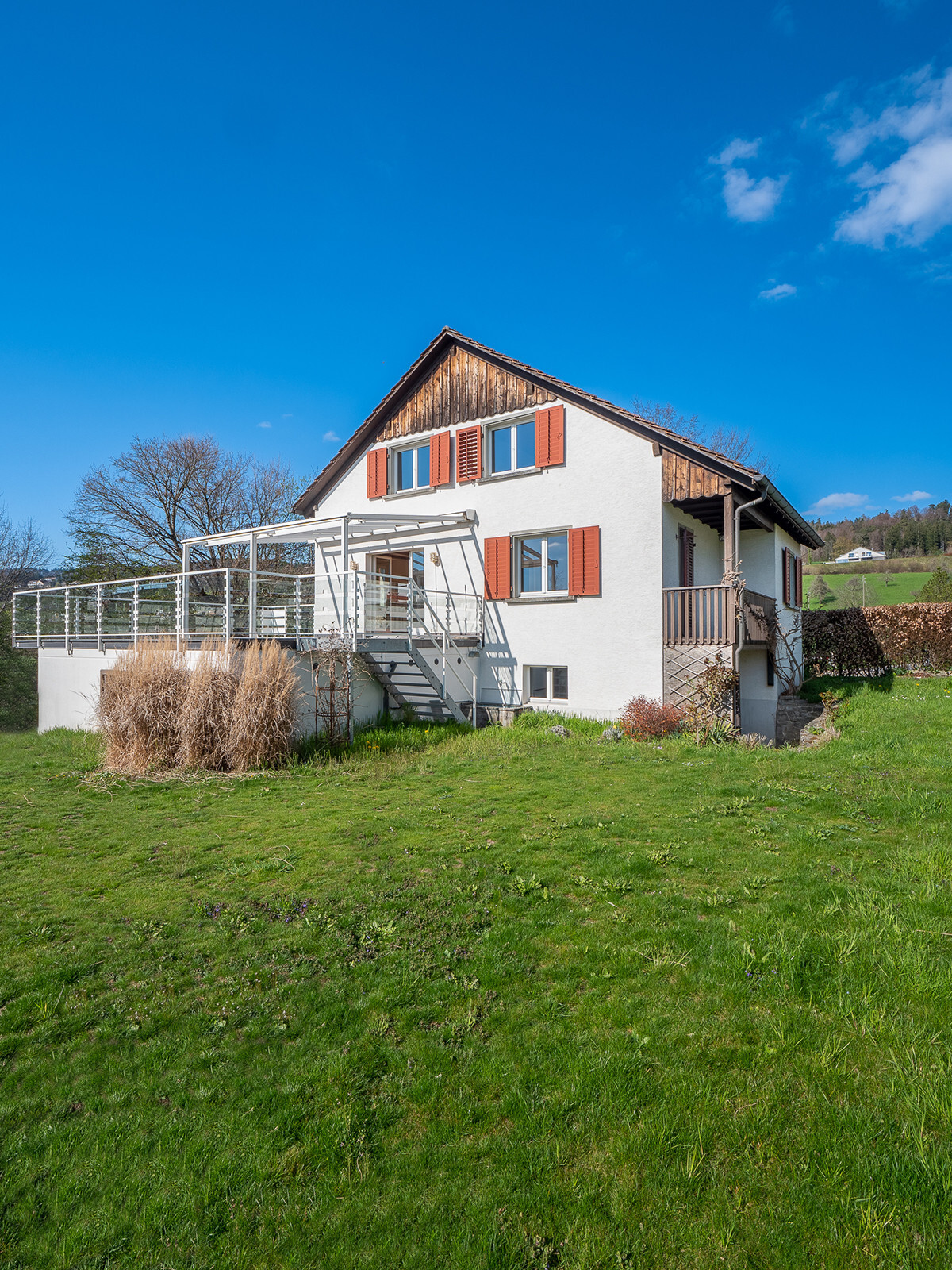 01_358_Aussenansicht-Garten_Haus_Maennedorf