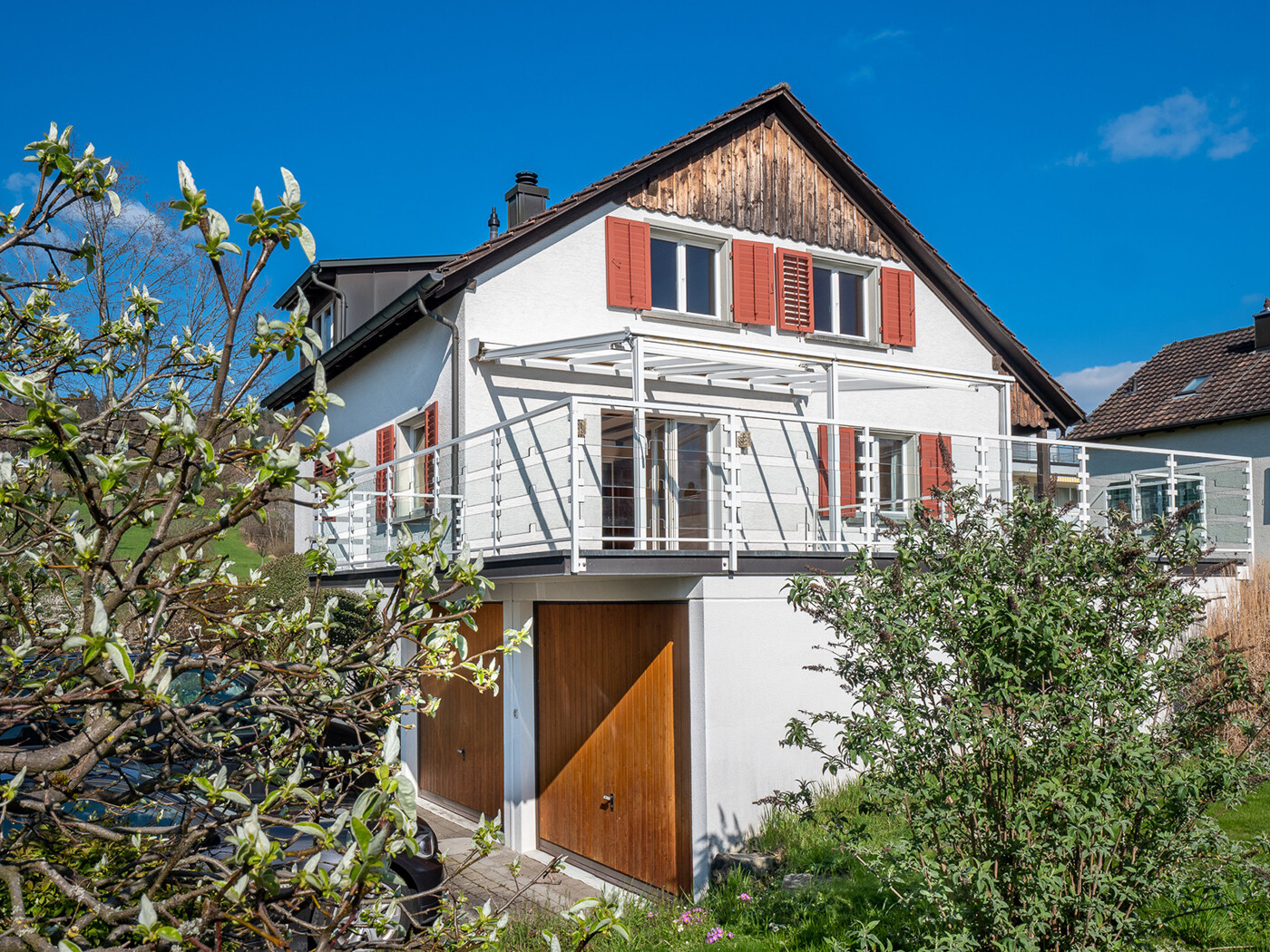 10_382_Aussenansicht_Garagen_Haus_Maennedorf