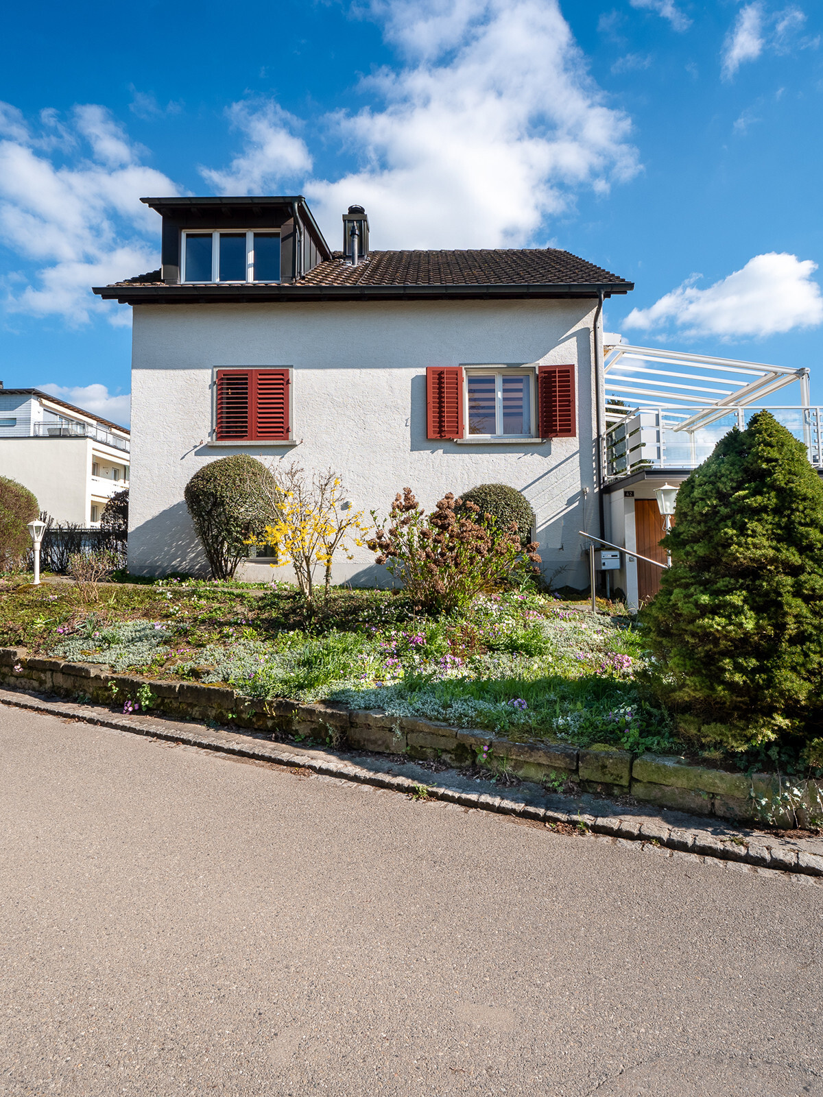 08_370_Aussenansicht-Seite_Haus_Maennedorf