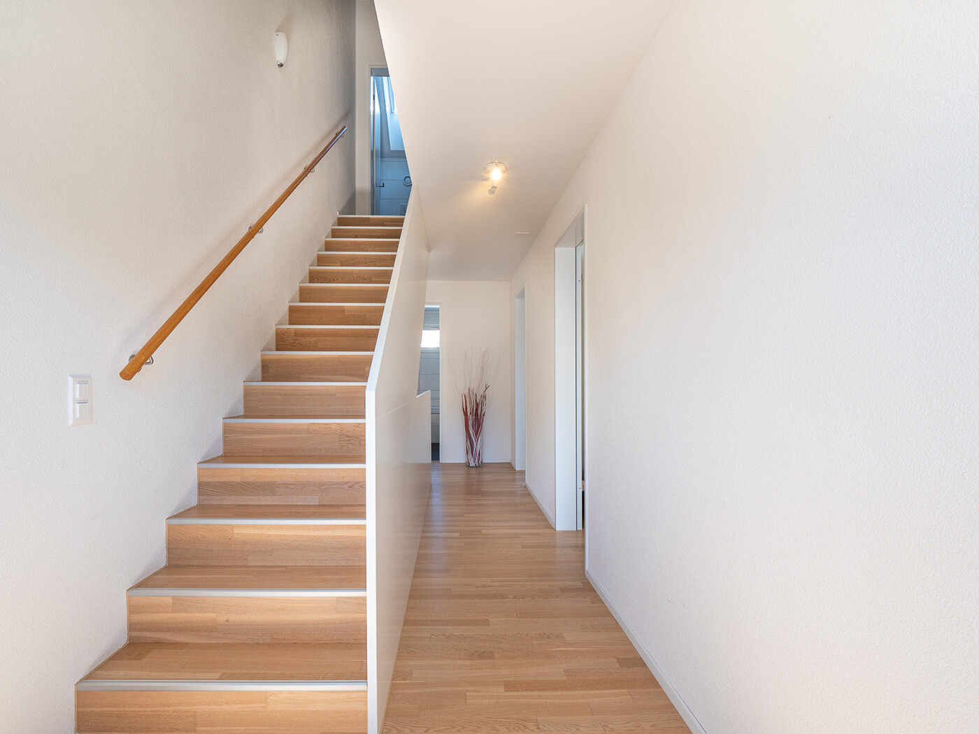 05_794_Treppenhaus Obergeschoss_Reihenhaus_Huettikon (1 von 1) Kopie