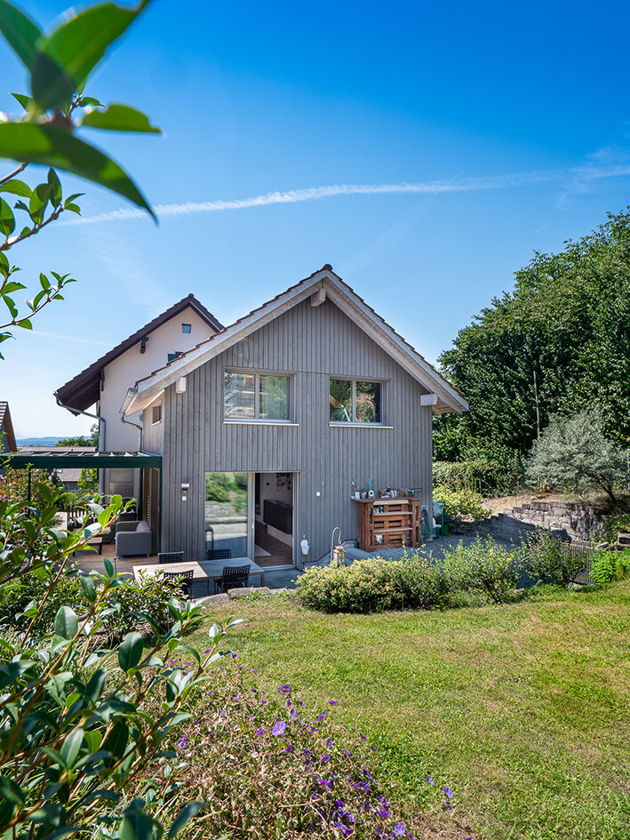 03. 401_Aussenansicht_Garten_Haus_Mettmenstetten (1 von 1)