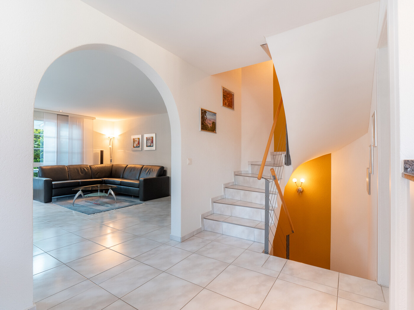 07_546_Haus_Birmensdorf_Wohnzimmer-Gang