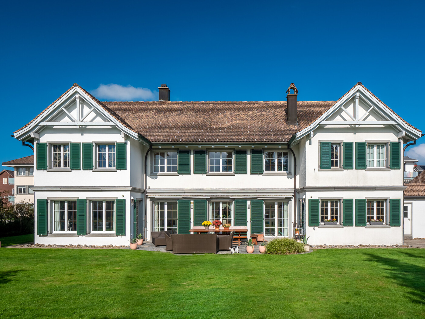 01_791_Aussenansicht-Wiese_Haus-Bennau