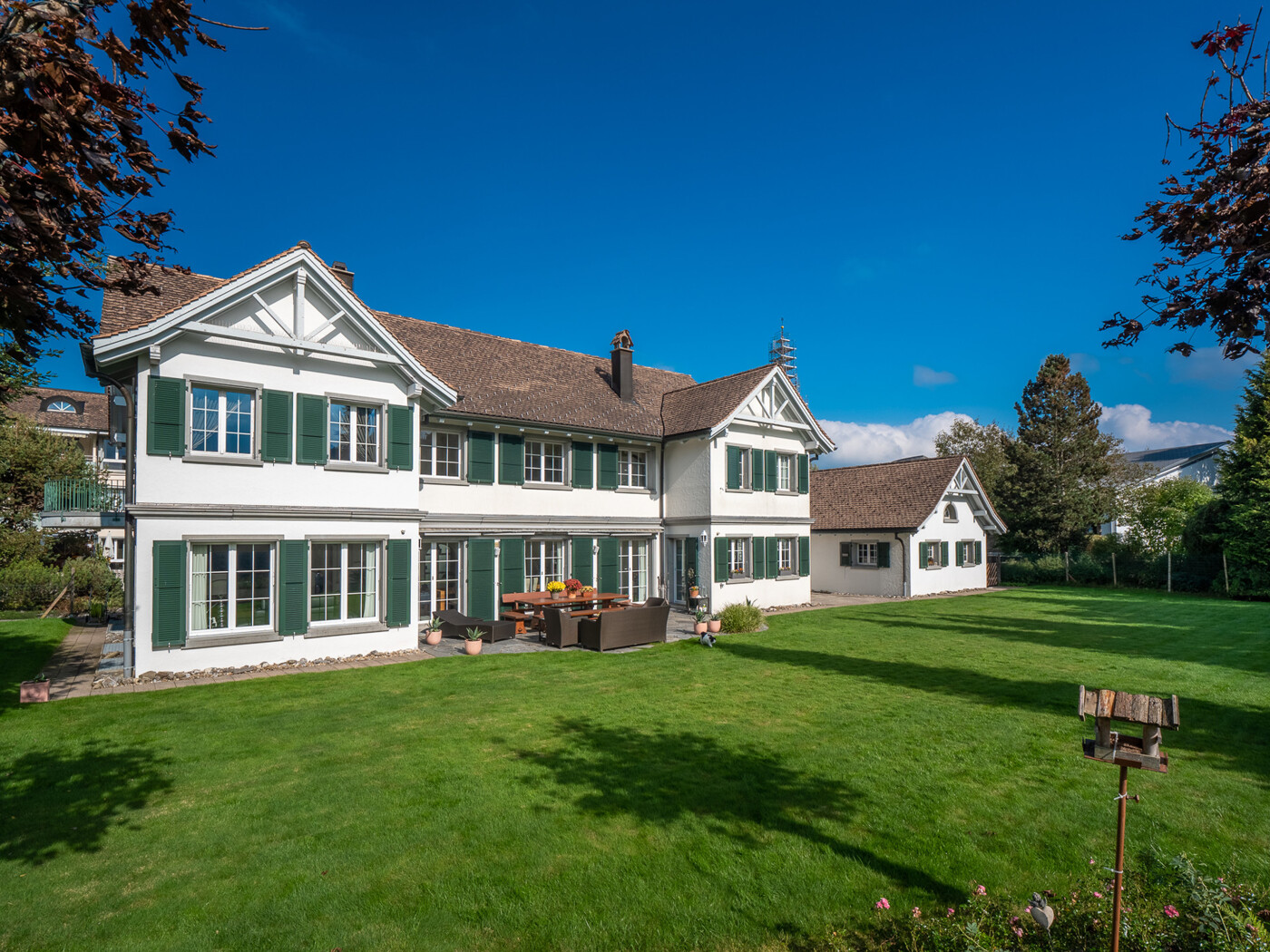 02_796_Aussenansicht-Wiese_Haus-Bennau