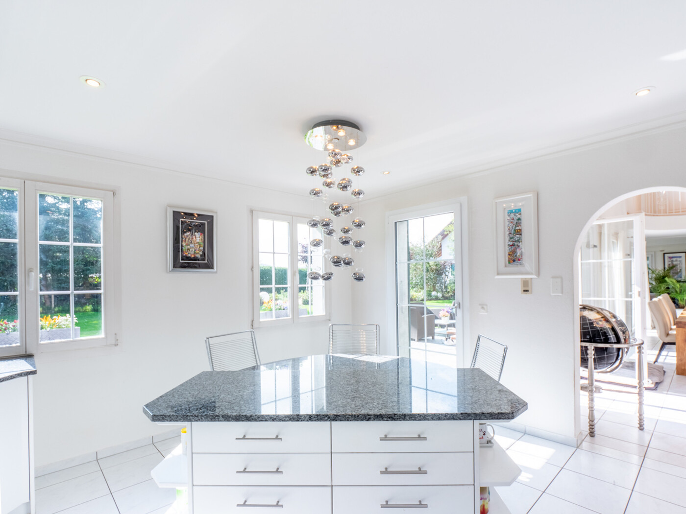 07_686_Kueche-Ausblick_Haus-Bennau