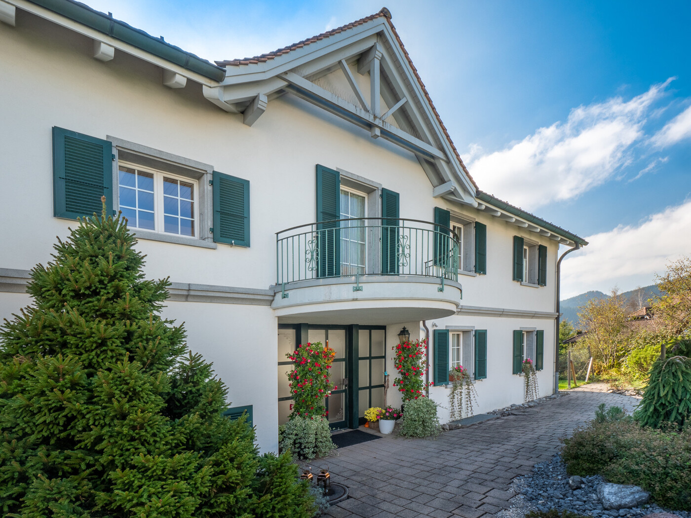 11_881_Aussenansicht-Eingangsbereich_Haus-Bennau