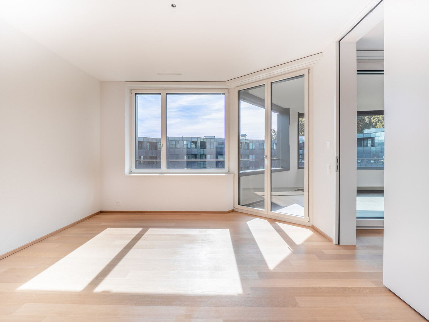 02_888_Zimmer-mit-Balkon_Wohnung-Oerlikon