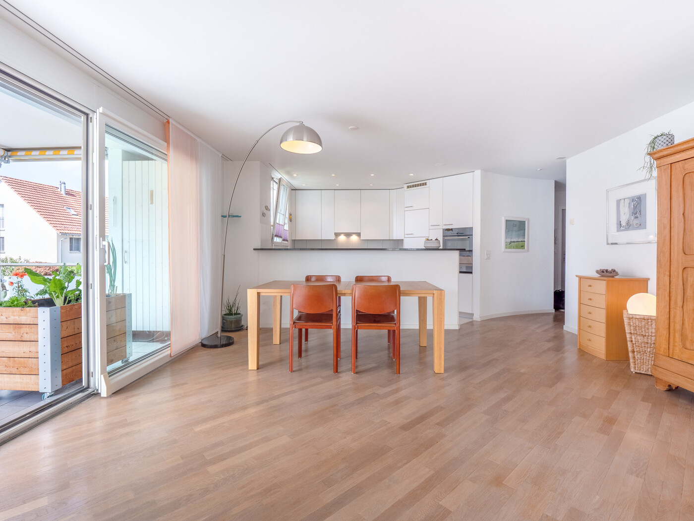 06_295_Esstisch-Küche_4.5-whg-wettswil