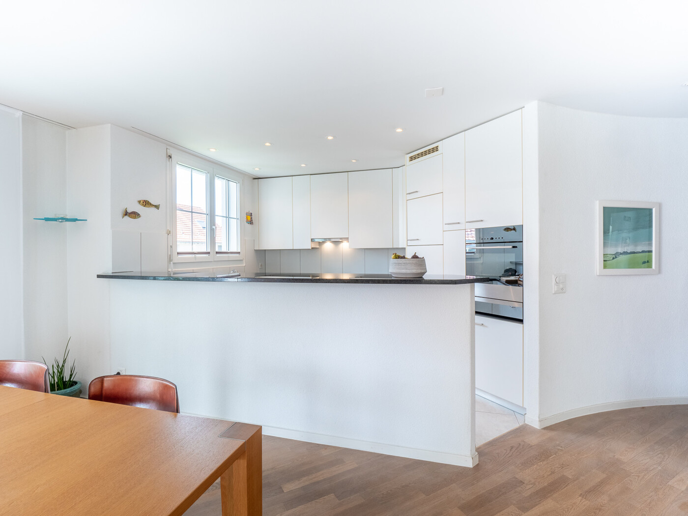 09_340_Küchenbereich-Esstisch_4.5-whg-wettswil