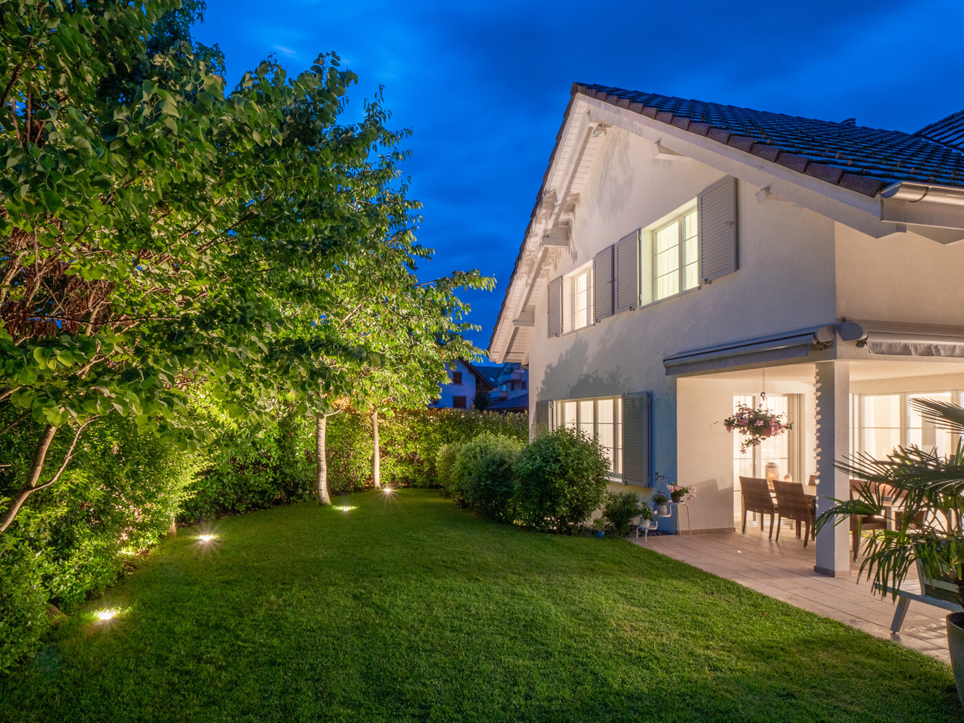 21_03_Aussenansicht-blaue-Stunde_Haus-Zufikon