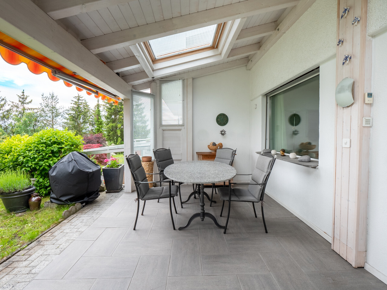 03_711_Garten-Sitzplatz_Haus_Zufikon