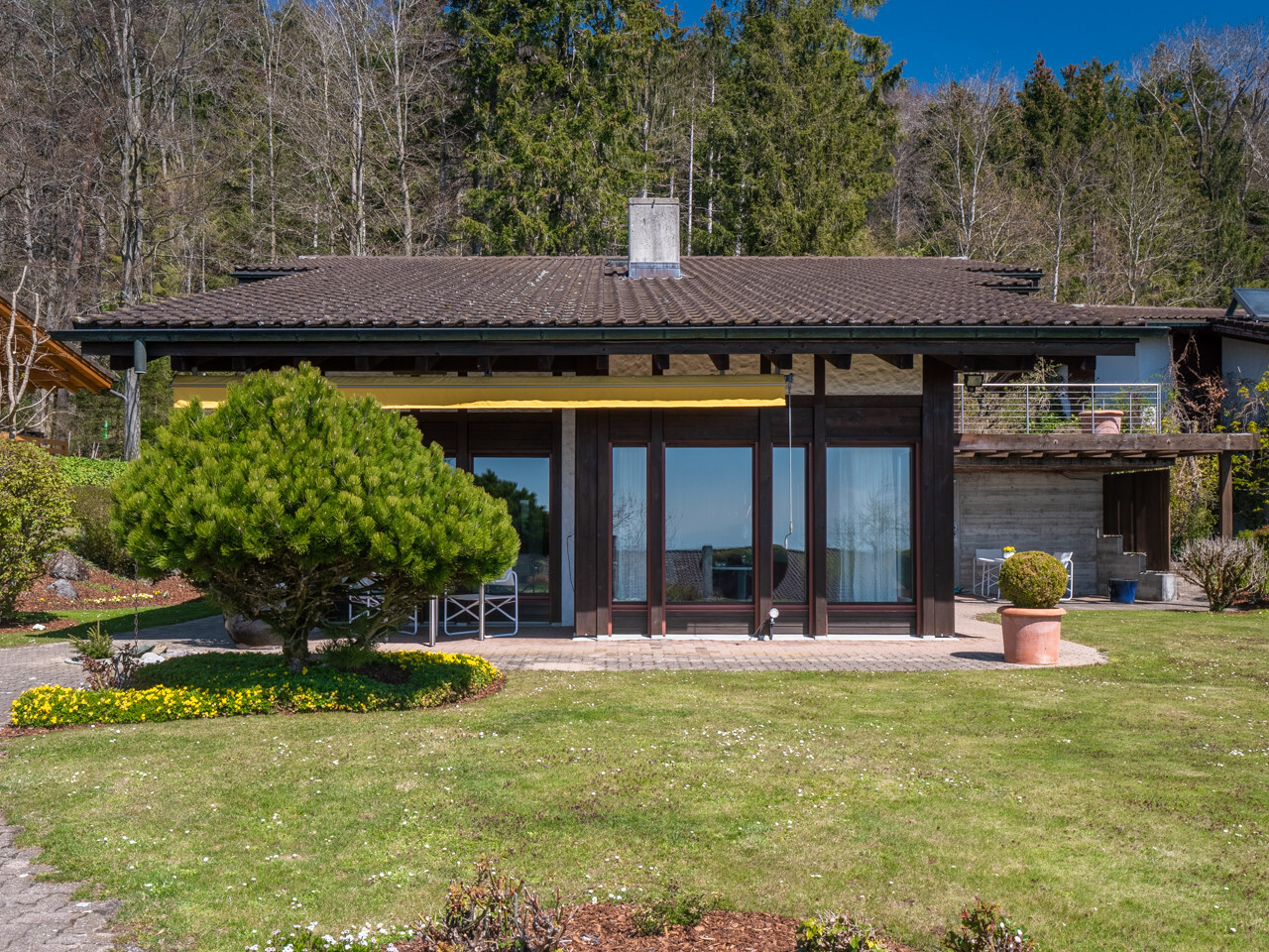 17_333_Front-Aussenansicht_Haus_Aeugst