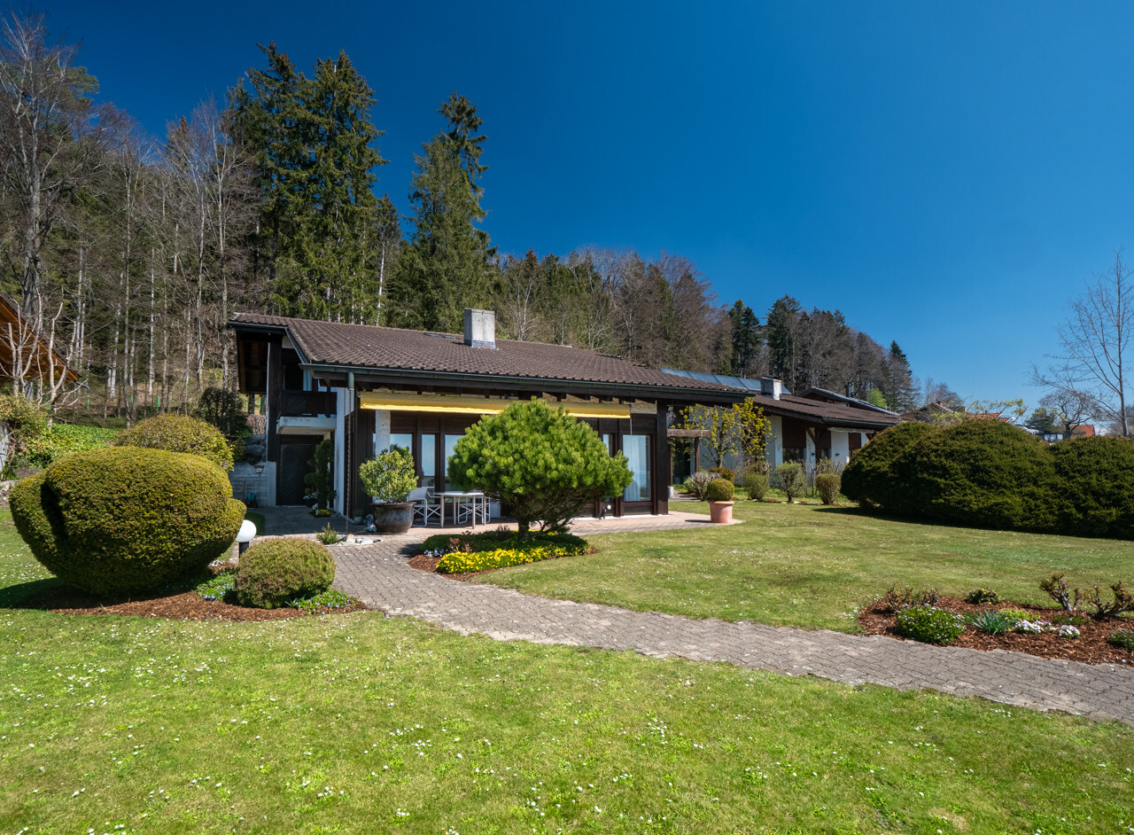 04_318_Aussenansich_Haus_Aeugst