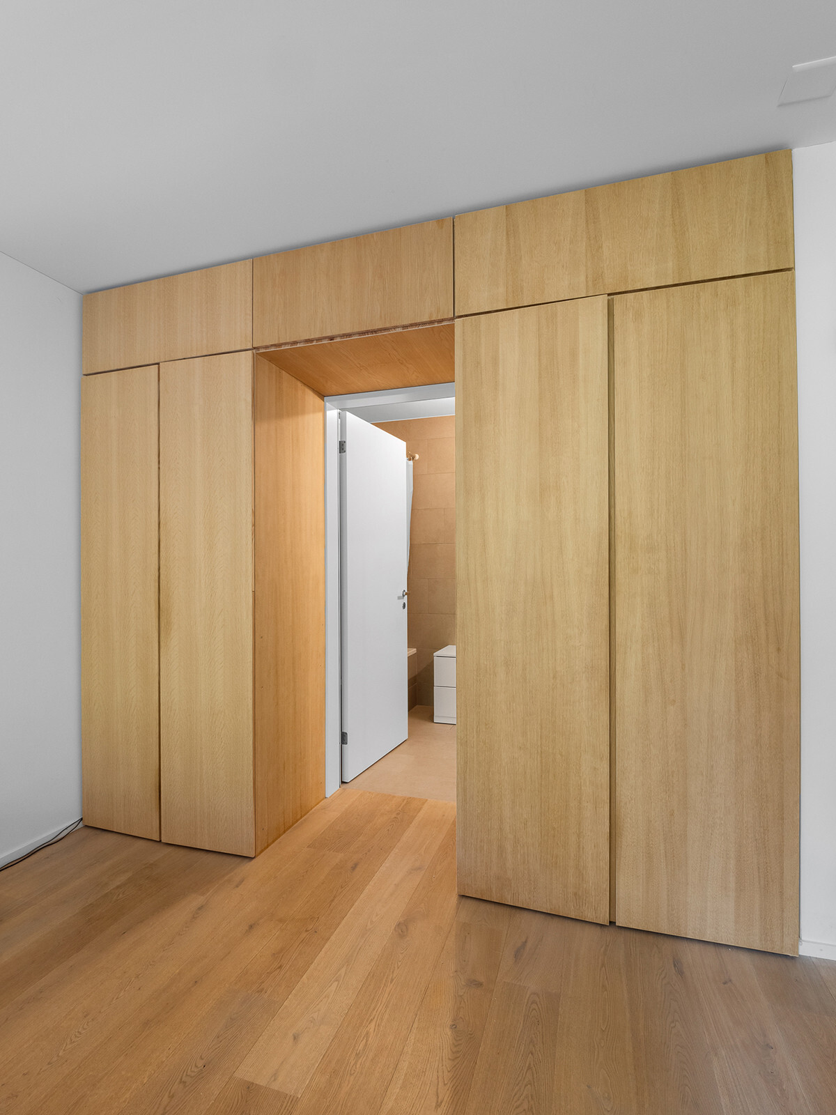 12.011_Schlafzimmer_Schrank_Wohnung_Tuchmacherstrasse_28.08.2024_NSH