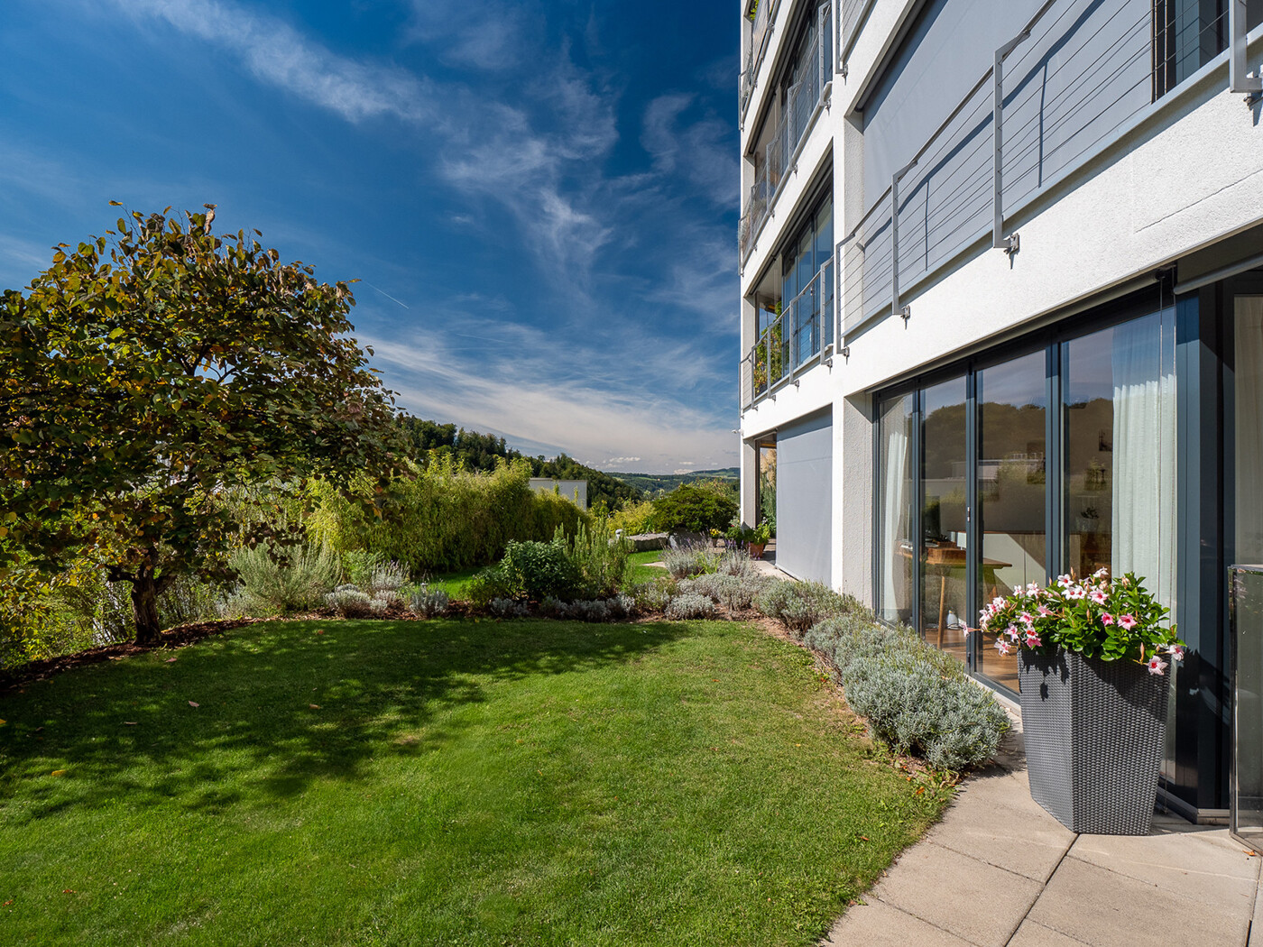 01. 995_Garten-Aussicht_Wohnung-Stallikon_21.09.2022 (1 von 1)