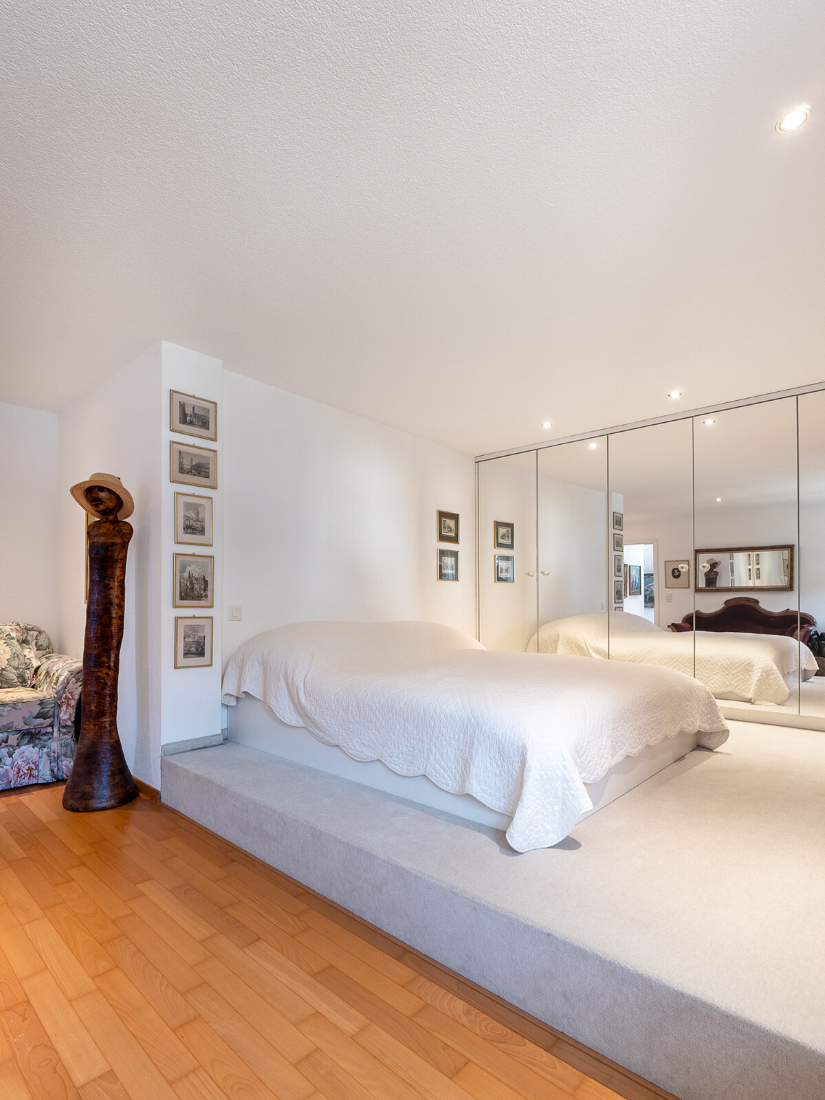 06.259_Schlafzimmer_Haus_Landikon_18.07.2024_NSH