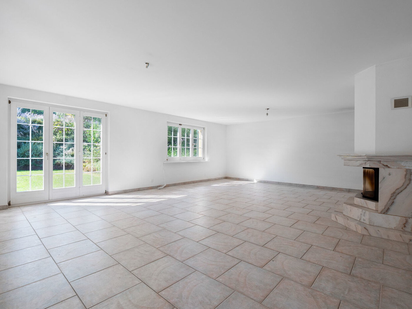 13.161 Wohnbereich-Kamin_Haus_Bergdietikon_28.08.2024-NSH-1