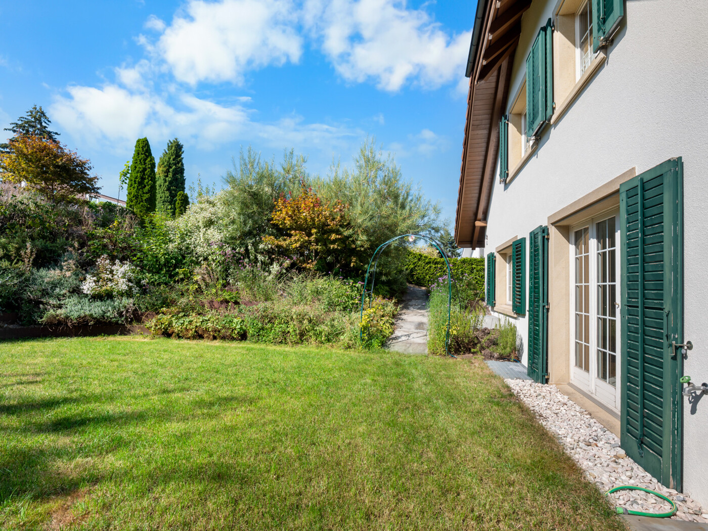 08.131 Wiese_Haus_Bergdietikon_28.08.2024-NSH-1