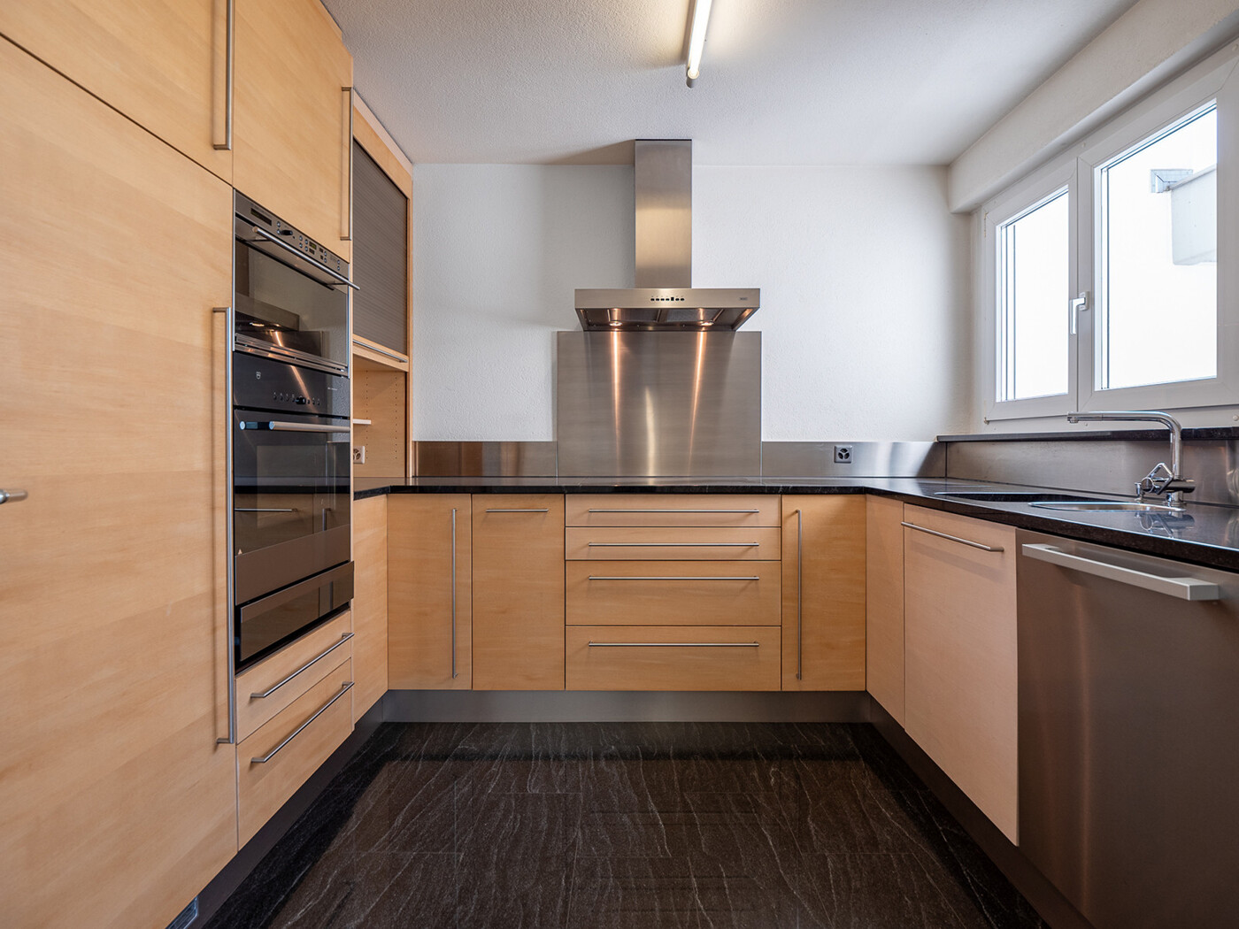 12.457_Kueche_Wohnung-Stallikon_30.04.2024_NSH