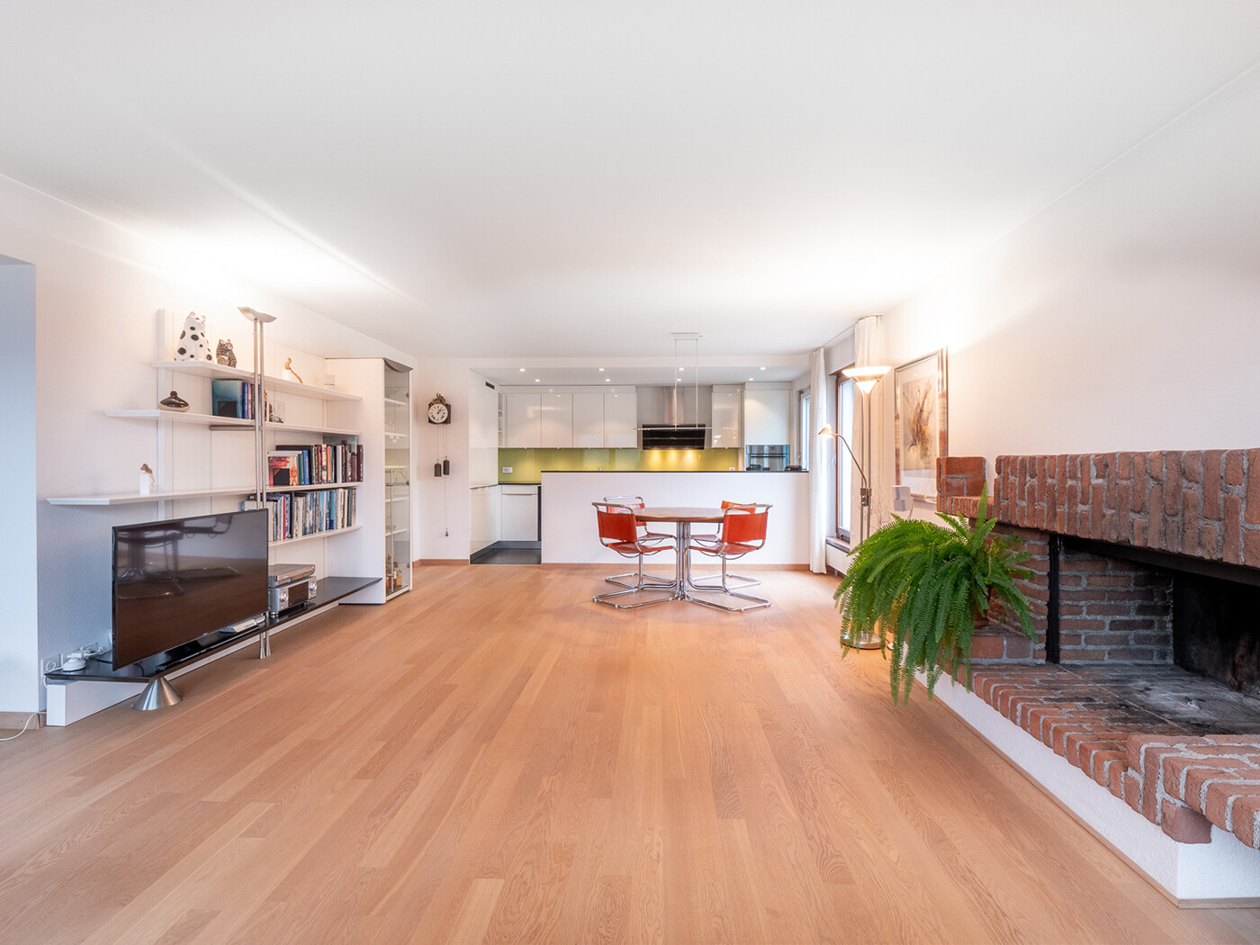 11.098_Wohnzimmer-Kueche_Attikawohnung_Sellenbueren_NSH