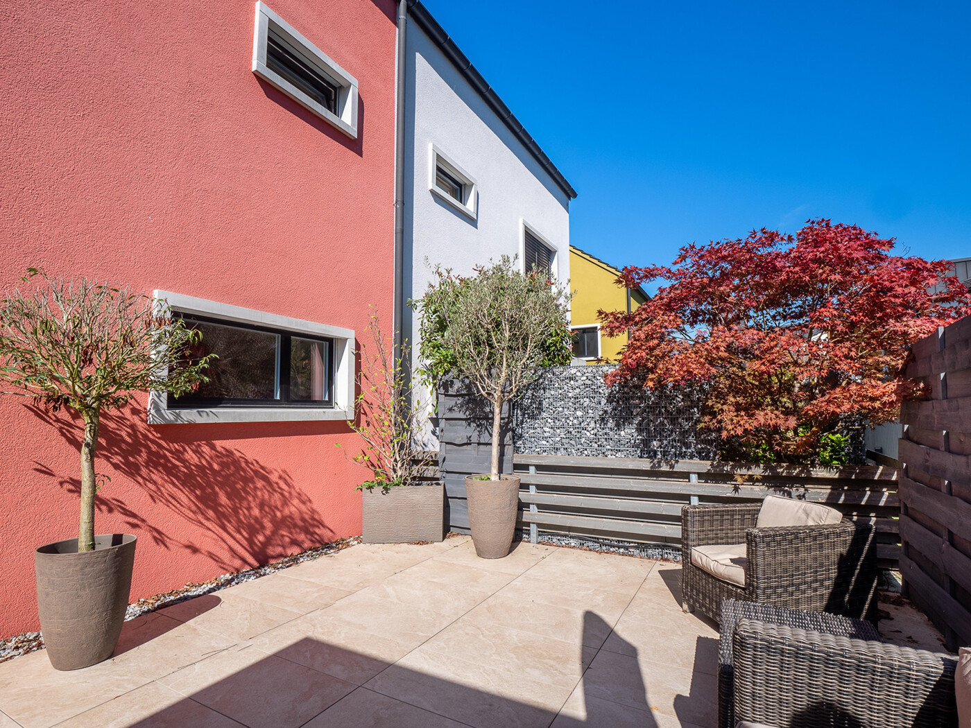 11.572_Aussenbereich-Hinten_Reihenhaus_Huettikon