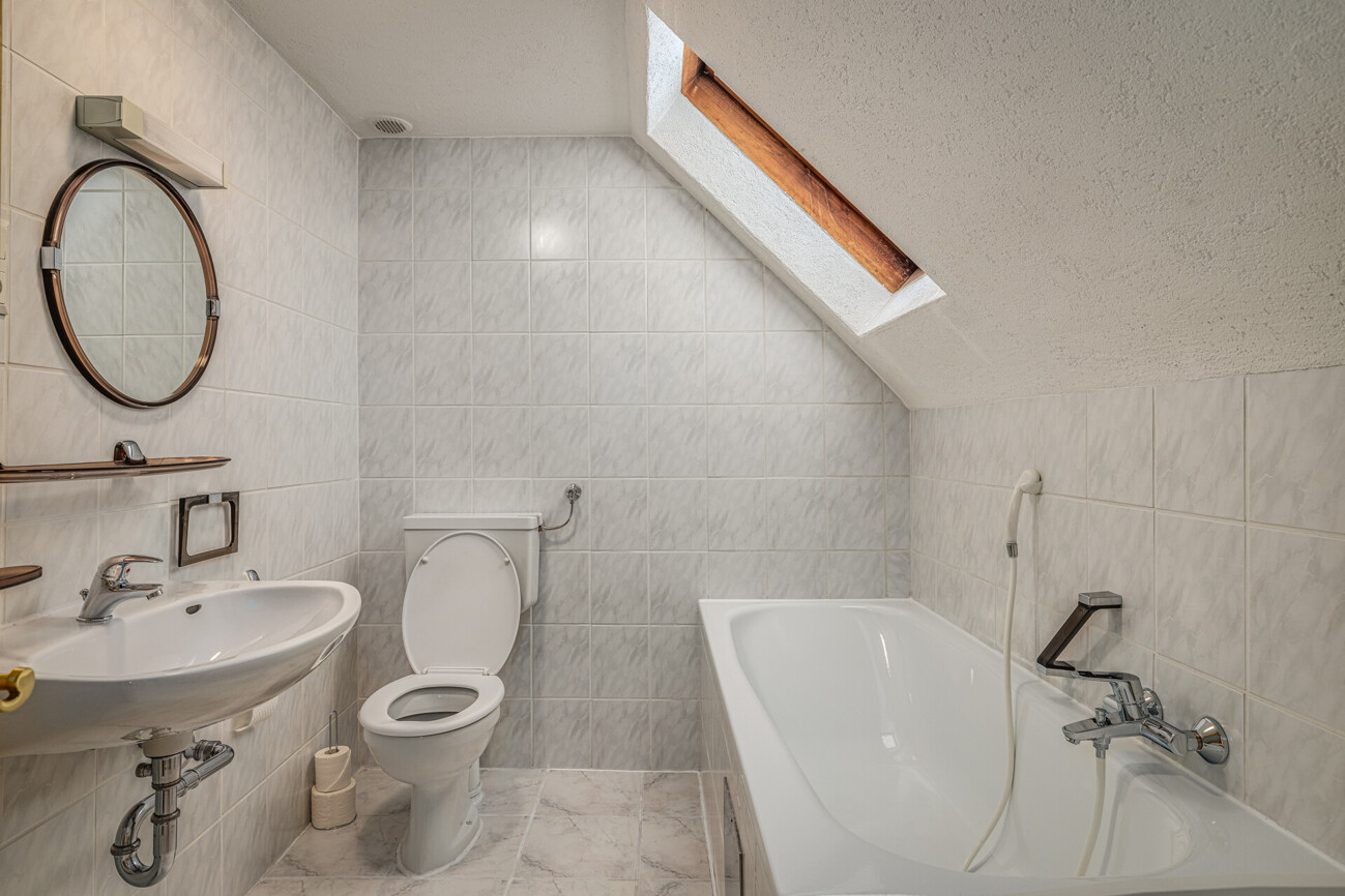 Immobilie 25 Bad im 2.OG