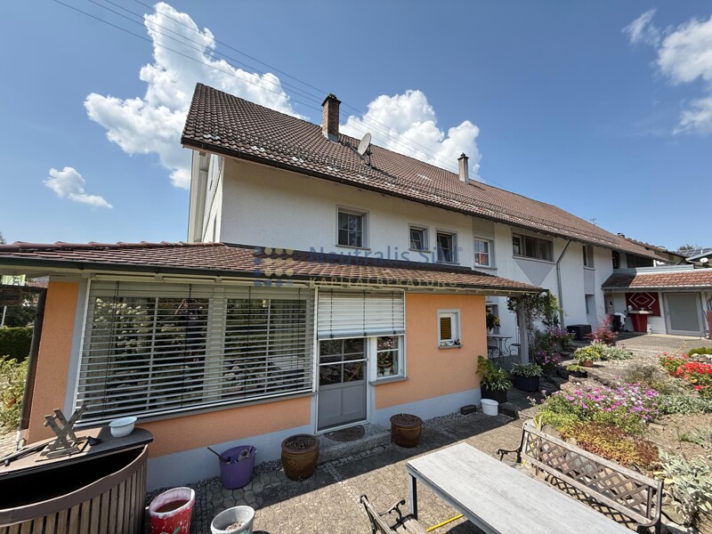 Sehr gepflegtes Bauernhaus mit wunderschönem Garten und Gartenhaus in Wolfegg, Landkreis Ravensburg