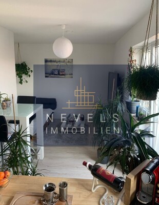 Blick von Küche zur Wohnecke