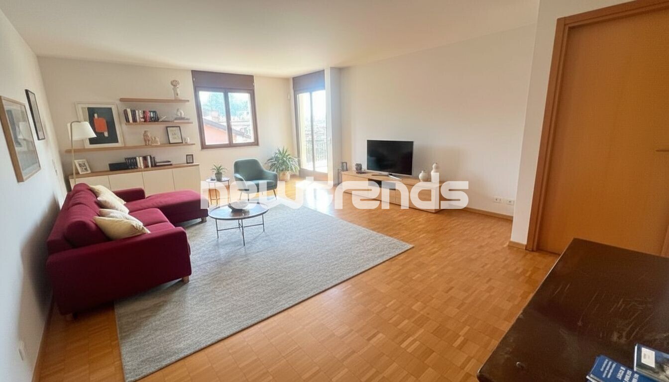 AMPIO 2.5 CON TERRAZZINO E PARZIALE VISTA LAGO CON POSTO AUTO