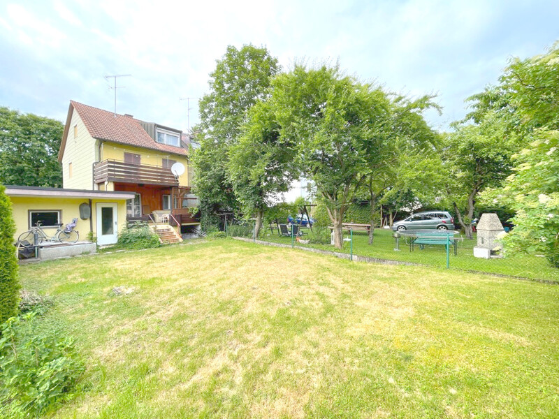 Blick von Süden über das Grundstück