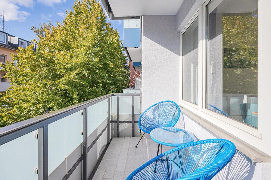 Großer sonniger Balkon
