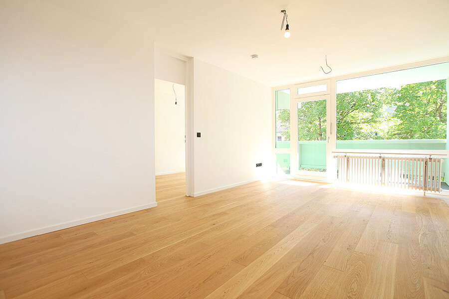 Großzügiges helles Wohnzimmer