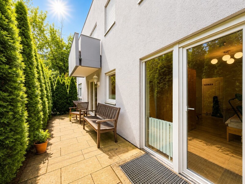 Sonnige große West-Terrasse